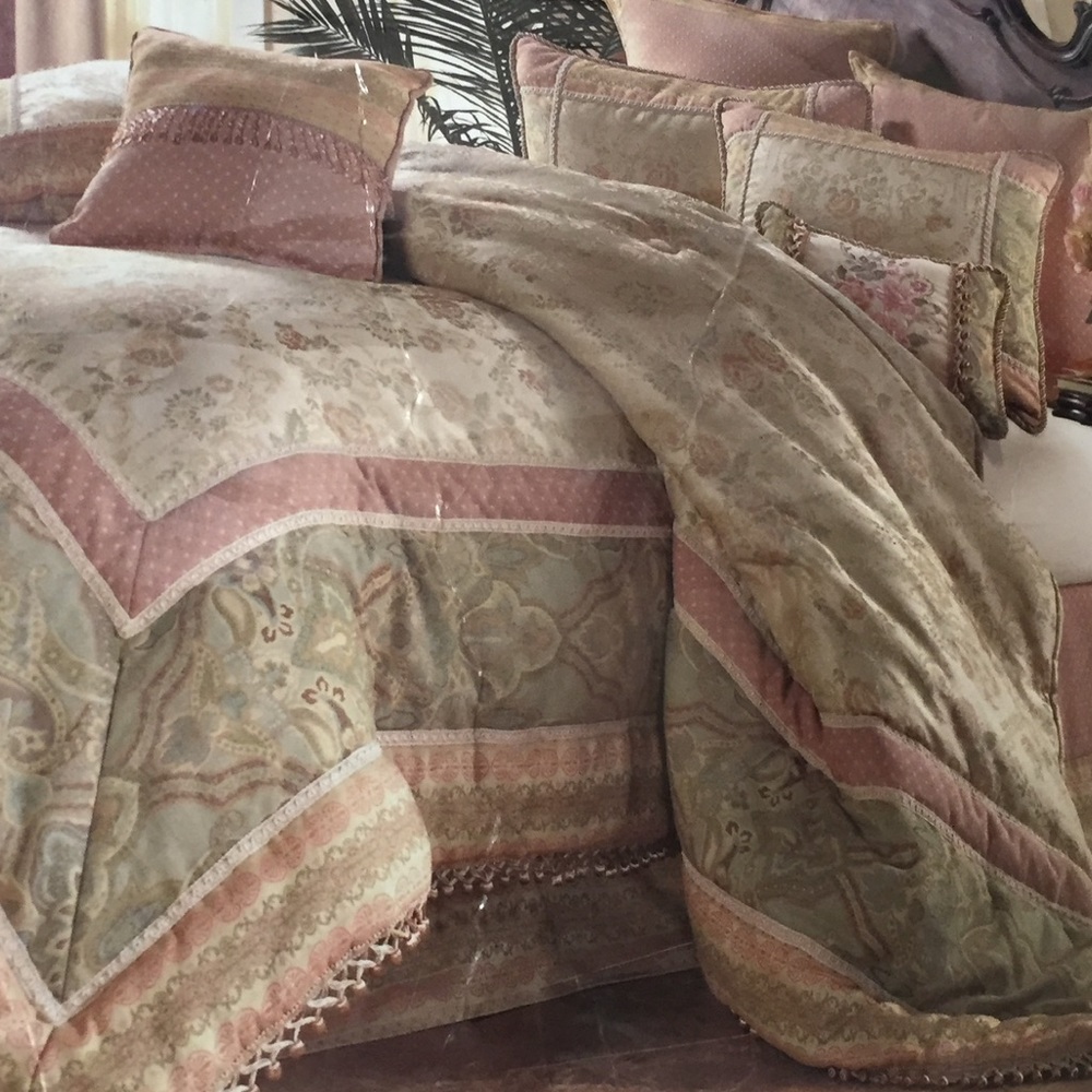 Home Collection pieced jacquard comforter set King size